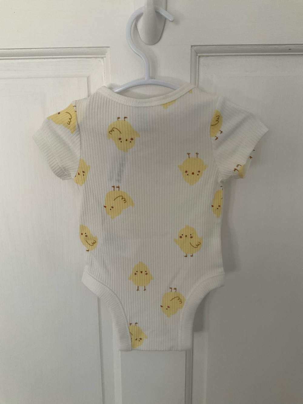 Old Navy White Ribbed Baby Onesie with Yellow Chick Print NWT - Picture 2 of 4